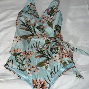 Kona Sol swimsuit size medium